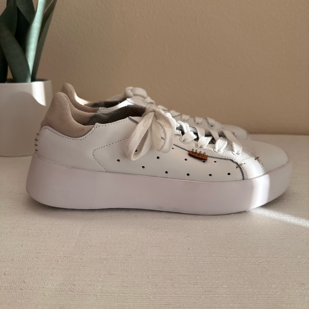 New Musse & Cloud White Leather Lace Up Platform Sneakers Women’s 10